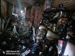 डाउनलोड करें 2022 04 08T131509.217, गोरखपुर में आग में जल के मासूम बच्चा के मौत:इलेक्ट्रानिक अउर किराना के दुकान में लागल रहल आग, ,