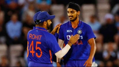 india vs england 1st t20 live score updates 1657229068 1, IND vs ENG 1st T20: रोहित लगातार 13 टी-20 जीते वाला पहिला कप्तान, भारत इंग्लैंड को 50 रन से हरवलस, हार्दिक चमकले, इंग्लैंड, जॉस बटलर, दिनेश कार्तिक, दीपक हुड्डा, भारत, मोईन अली, रोहित शर्मा, साउथेम्पटन, सूर्यकुमार यादव, हार्दिक पांड्या,