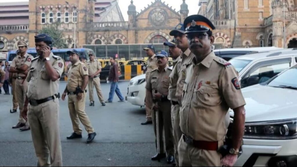 पुलिस बतवलस कि ईमेल भेजे वाला कहलस कि ऊ अमेरिकी वाणिज्य दूतावास में काम करे वाला सब अमेरिकी लोगन के मार दिही।