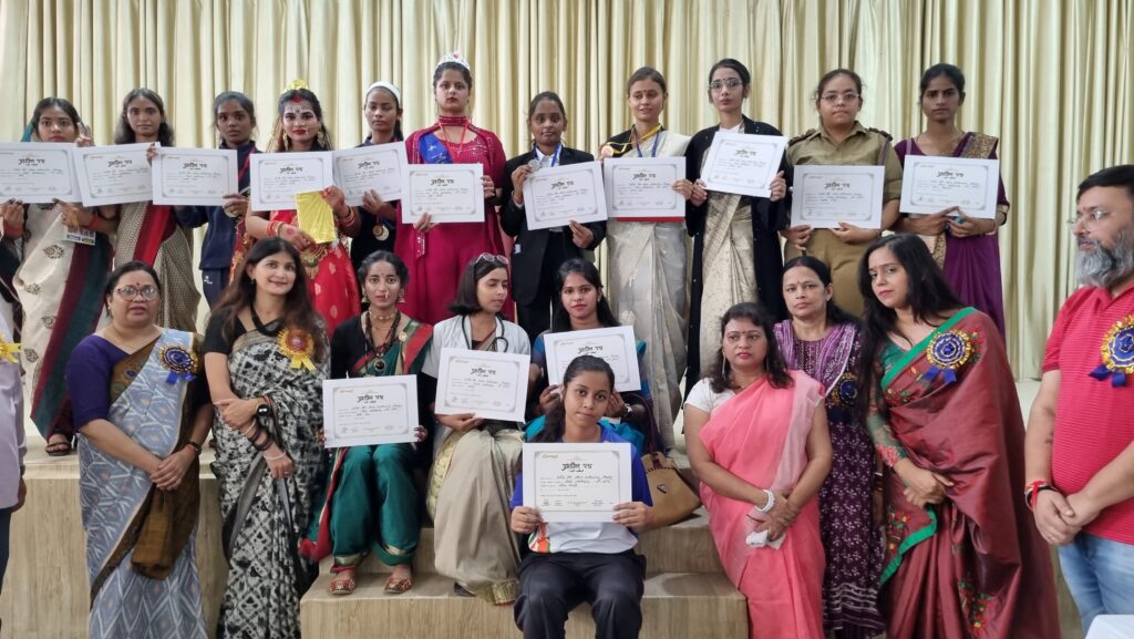 महिला सशक्तिकरण पs समर्पित 'शो स्टॉपर' के आयोजन: फोटो