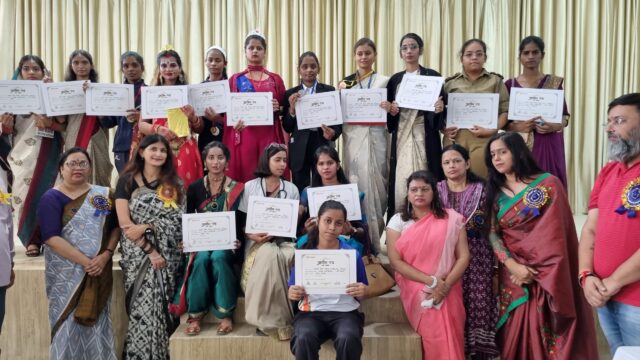 महिला सशक्तिकरण पs समर्पित 'शो स्टॉपर' के आयोजन: फोटो