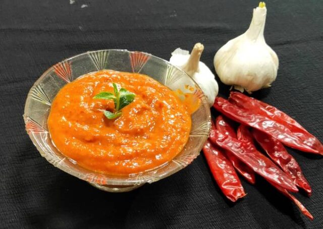 सुखल लाल मरीचा आ लहसुन के चटनी: फोटो