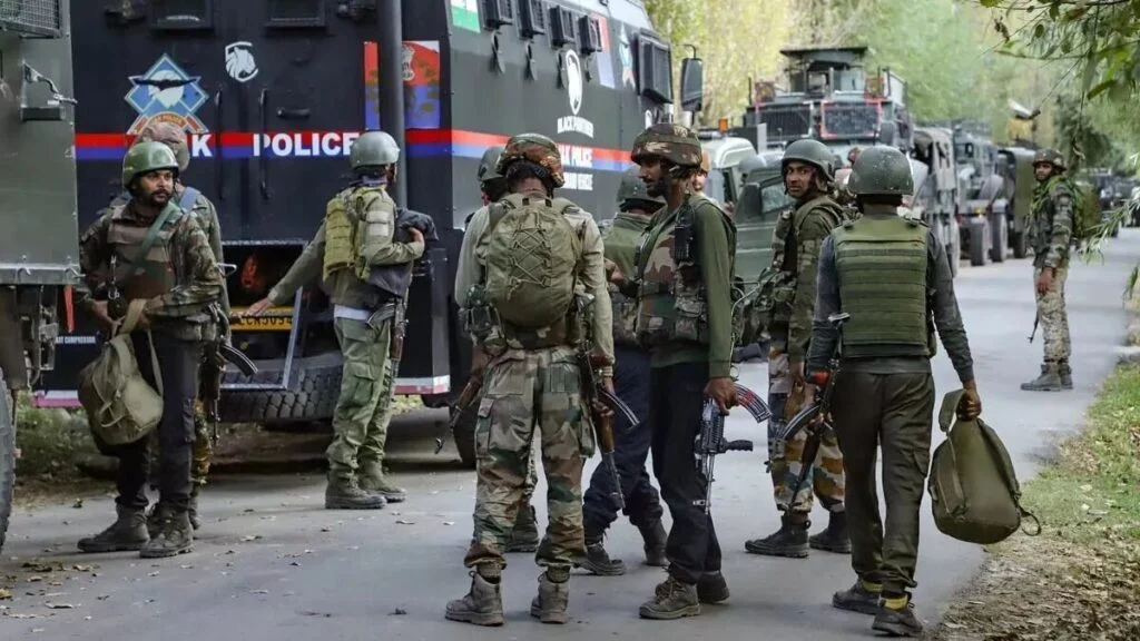 जम्मू कश्मीर के कुलगाम में सुरक्षाबल दुगो आतंकियन के गिरफ्तार कs लिहल लो (सांकेतिक तस्वीर)