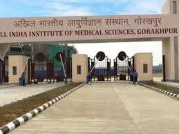 गोरखपुर एम्स में अनहत कार्यक्रम के लेके दु बैच के छात्र आपस में भीड़ गइल लो।