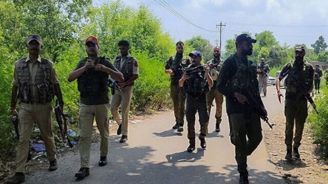 High Alert : पाकिस्तान में आतंकी हमलन के बाद जम्मू-कश्मीर में हाई अलर्ट, सेना के गश्त बढ़ावे के निरदेस