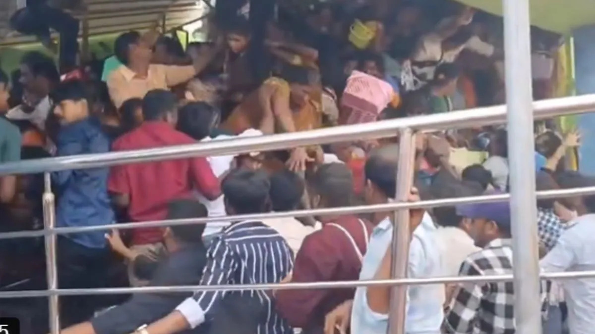 Stampede at Venkateswara Temple in Srikakulam, Andhra Pradesh; chaos at the scene after 7 devotees died