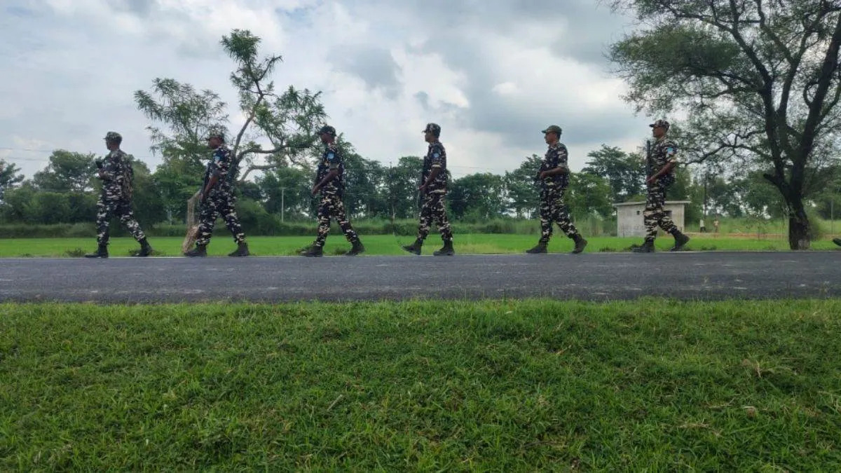 Security forces deployed across Bihar for first phase of Bihar Election 2025, armed personnel guarding polling booths, borders sealed for safe voting.