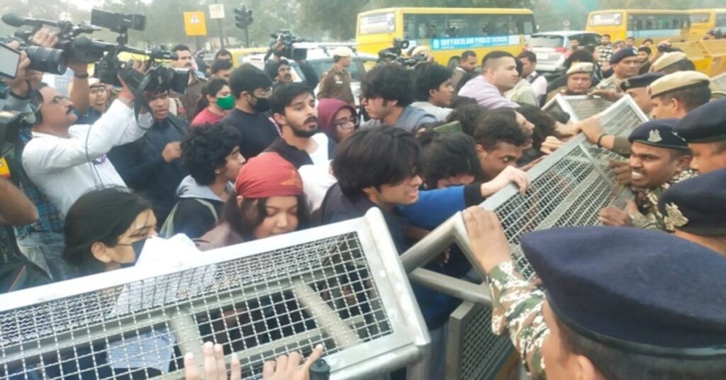 "Protesters at India Gate raising slogans against pollution, several detained by police in Delhi"