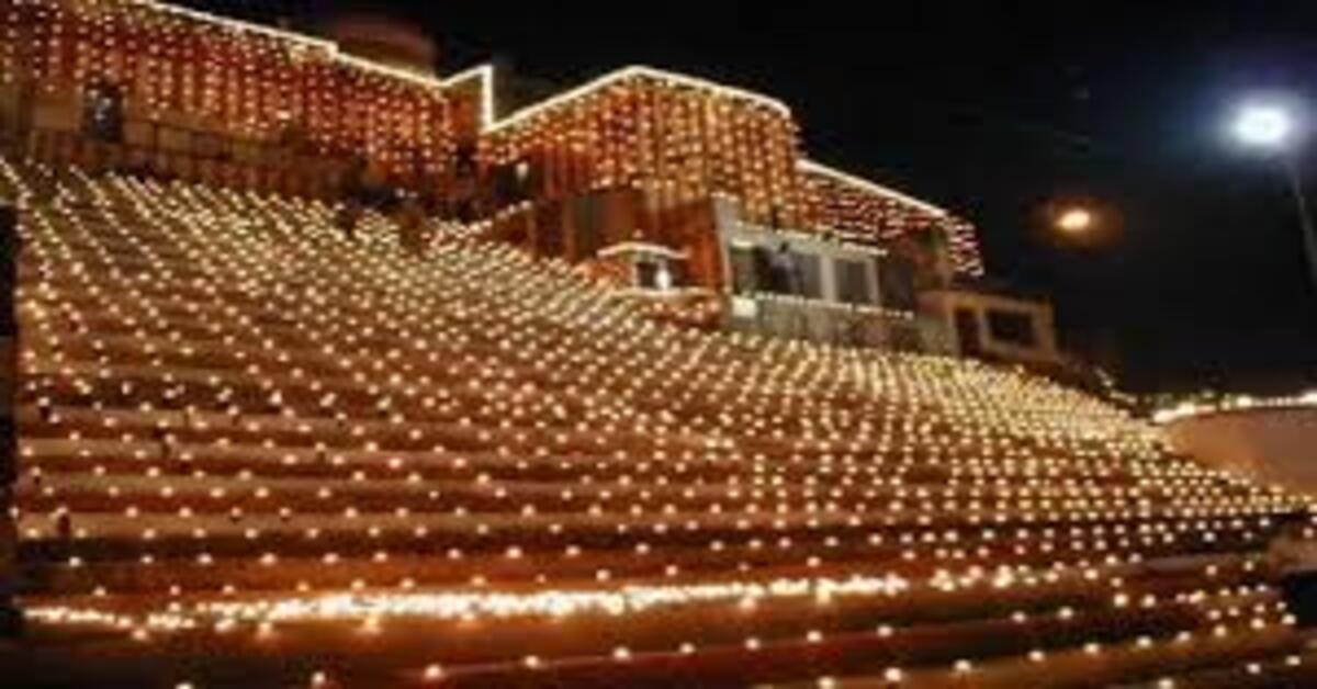 Dev Deepawali 2025 in Varanasi: 25 lakh diyas illuminating 84 ghats with grand Ganga aarti and green fireworks creating a mesmerizing view