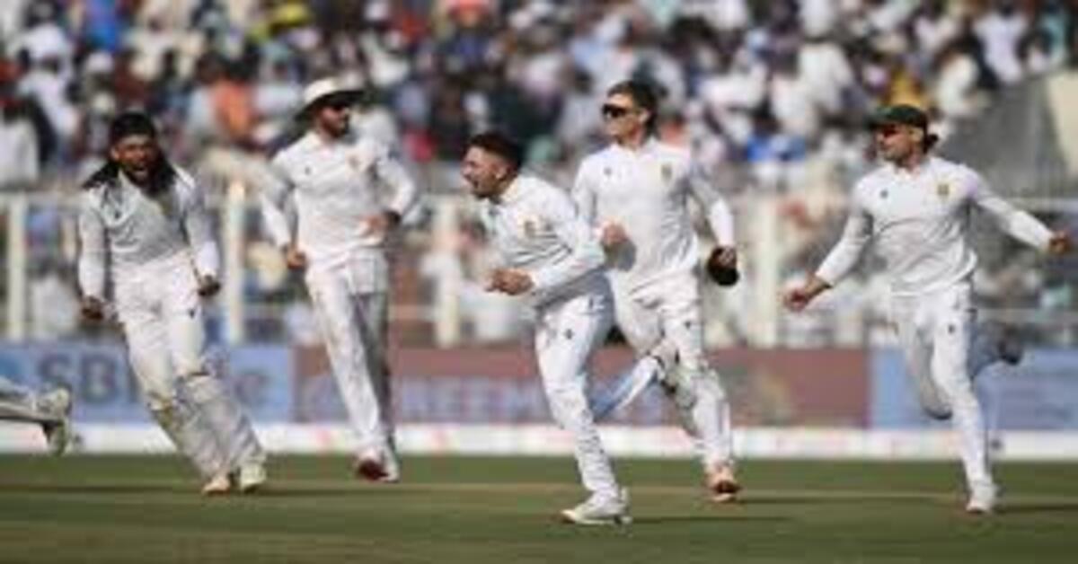 Team India players look disappointed after heavy defeat against South Africa in Guwahati Test during IND vs SA Test Series 2025.