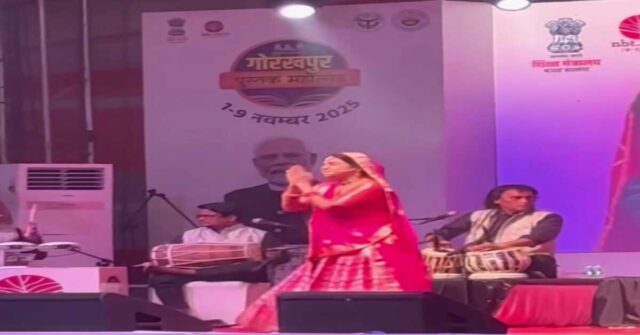 Padma Shri Malini Awasthi performing at the grand closing ceremony of Gorakhpur Book Festival 2025, spreading the magic of Indian folk music on the final day.