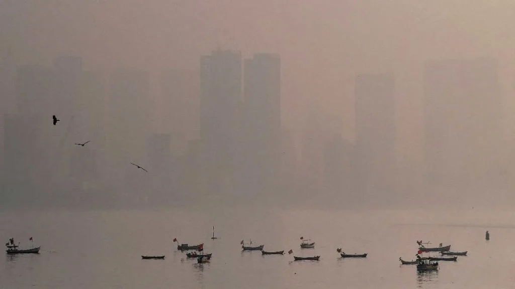 Mumbai Air Pollution Update as AQI Crosses 300; Thick Smog Covers City