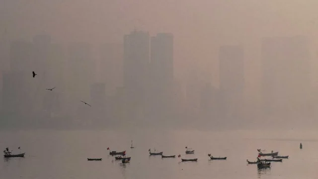 Mumbai Air Pollution Update as AQI Crosses 300; Thick Smog Covers City