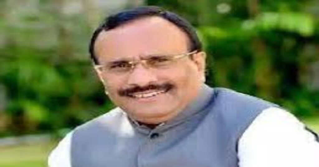 Minister Atul Save briefing on investigation into 719 Maharashtra employees using fake certificates.