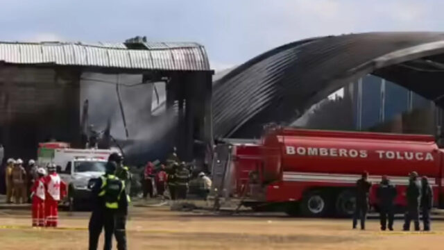 Private jet crash during emergency landing in San Mateo Atenco, Mexico