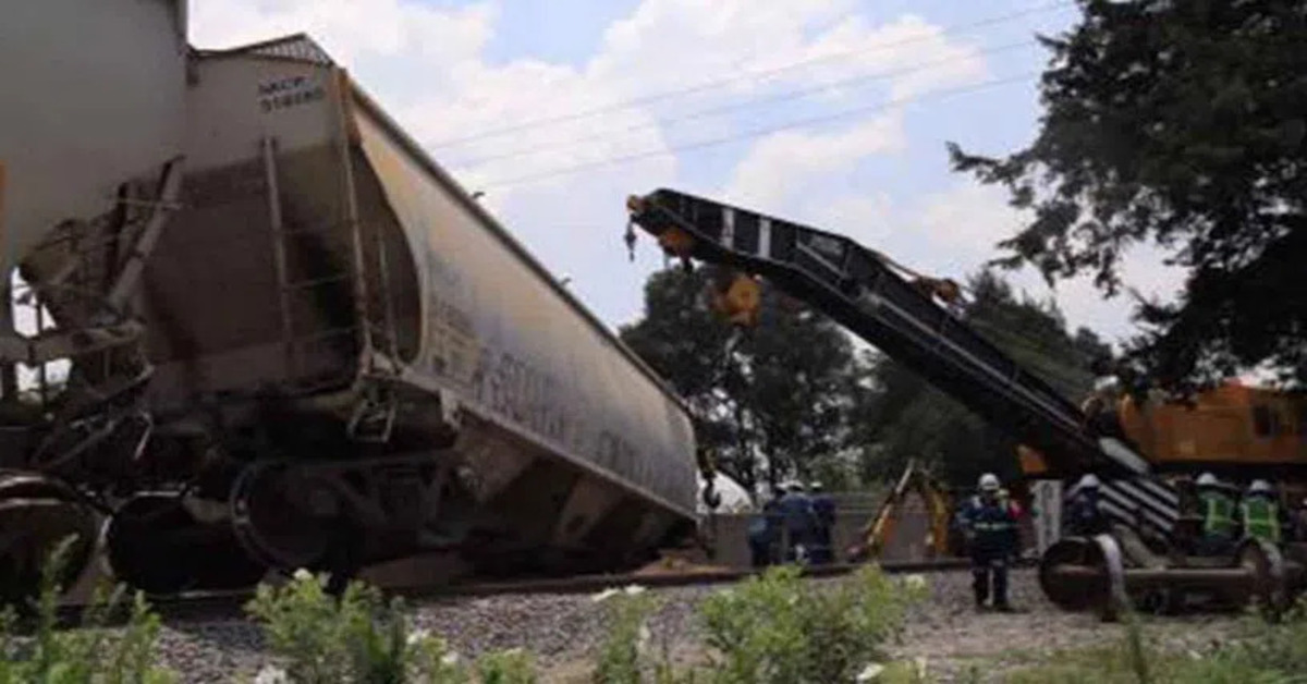 Mexico train derail accident where coaches derailed killing 13 people and injuring over 90 passengers