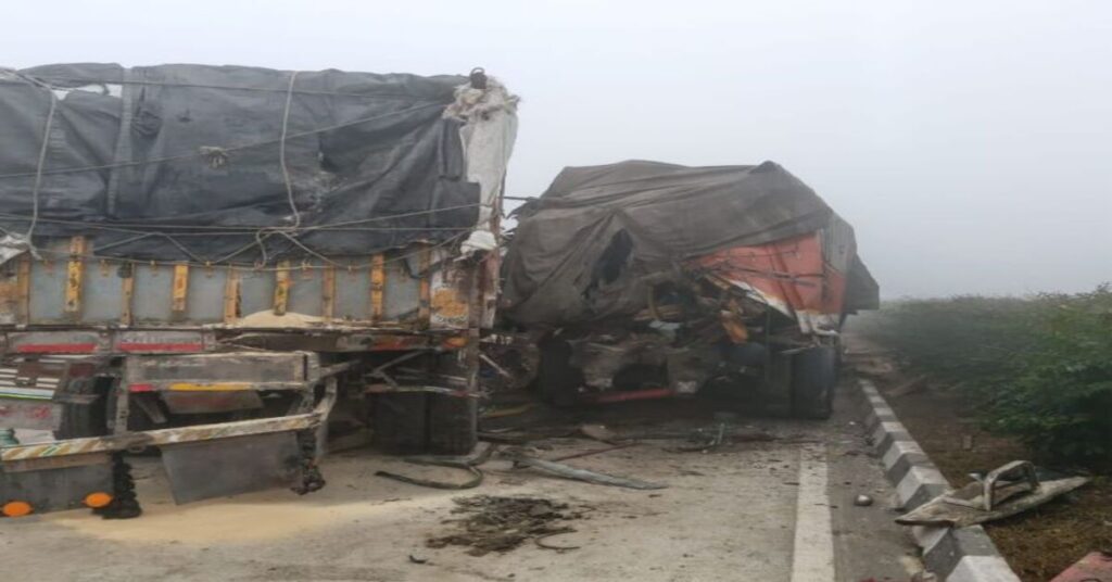 Multiple vehicles collided due to dense fog on Lucknow Varanasi Highway in Amethi