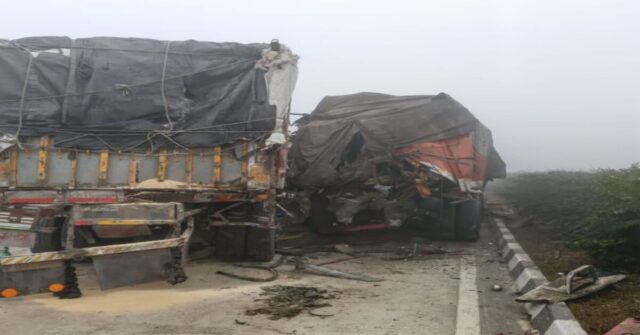 Multiple vehicles collided due to dense fog on Lucknow Varanasi Highway in Amethi