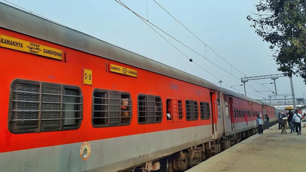 obbery incident in Kamakhya Express where miscreants looted passengers after chain pulling