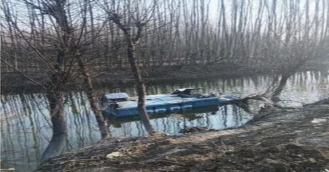 CRPF bus fell into a canal in Dugpora area of Srinagar, seven jawans injured
