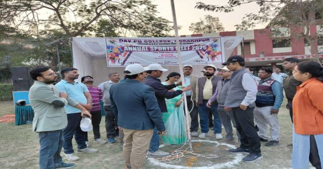 Annual sports meet closing ceremony at DAV PG College Gorakhpur with students and guests on stage