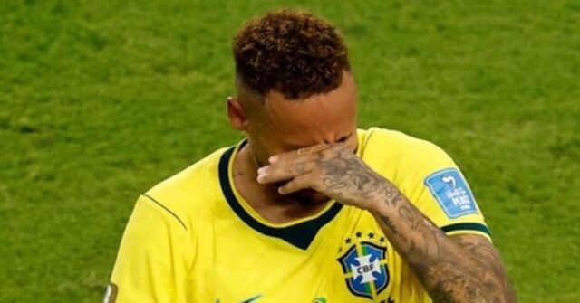 Neymar Returns to Brazil Team After Three Years, Gets Emotional on Field