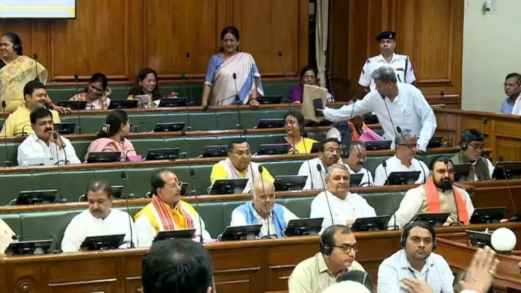 Bihar Assembly Chaos BJP and Mahagathbandhan MLAs Protest During Monsoon Session