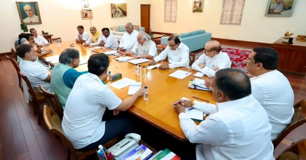 Congress leaders Sonia Gandhi, Rahul Gandhi, and Mallikarjun Kharge discuss strategy to oppose the Delimitation Bill ahead of the 2026 Parliament Monsoon Session.