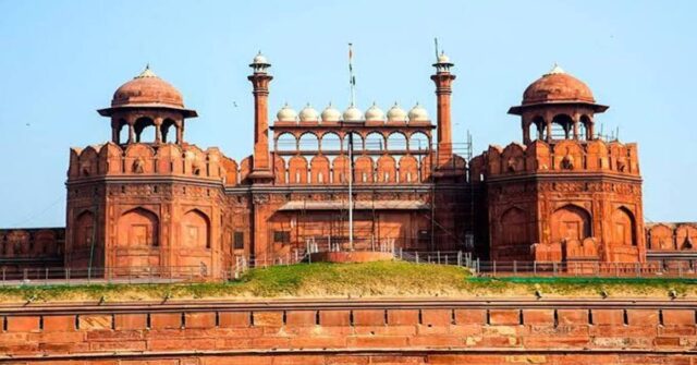 Bomb Threat at Red Fort - Delhi Police Launch Security Check