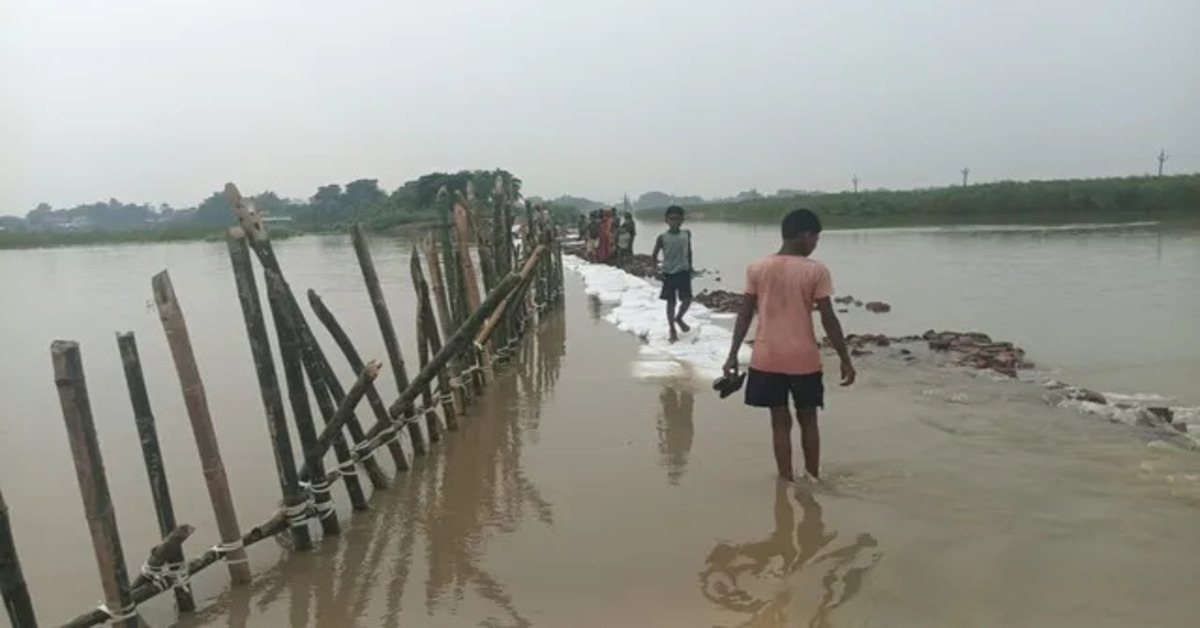 Bhagalpur road submerged in Ganga flood water
