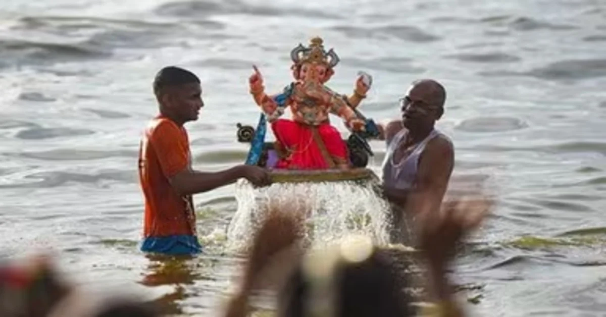 Ganesh Visarjan 2026 Bappa Ke Kaan Mein Manokamna