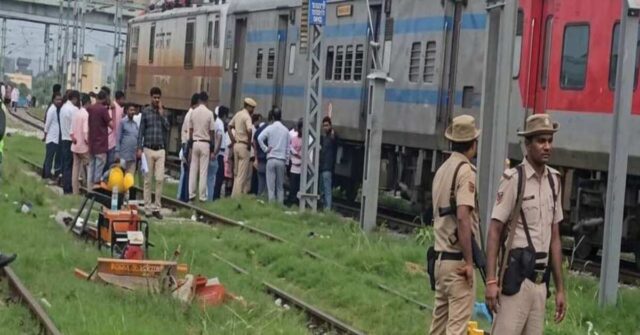 Mahananda Express derails near Ara railway station in Bihar